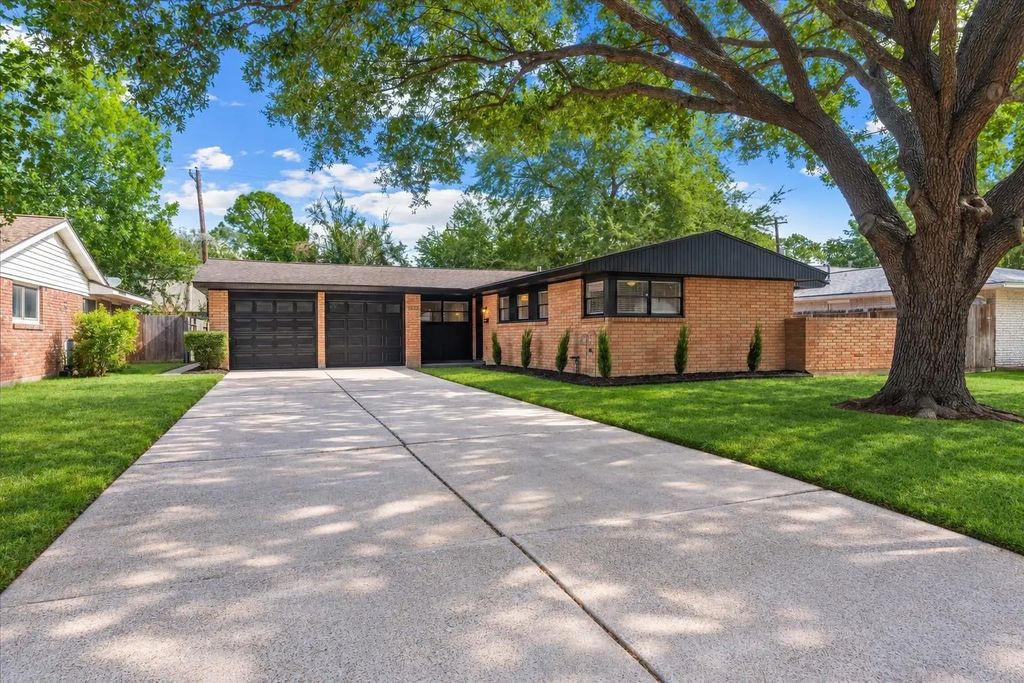 2303 Willowby, Houston