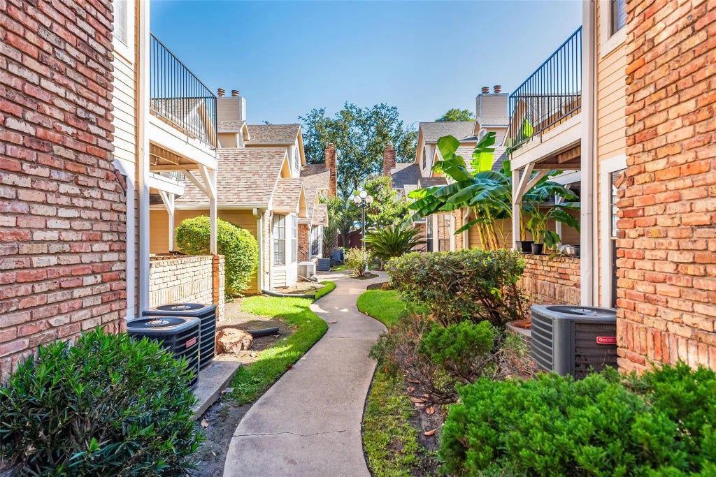 2300 Old Spanish Trail 2051, Houston