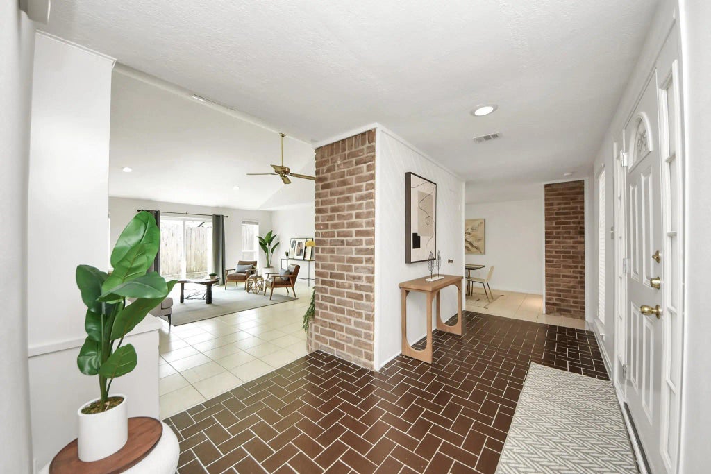 14211 Hillvale Drive, Houston