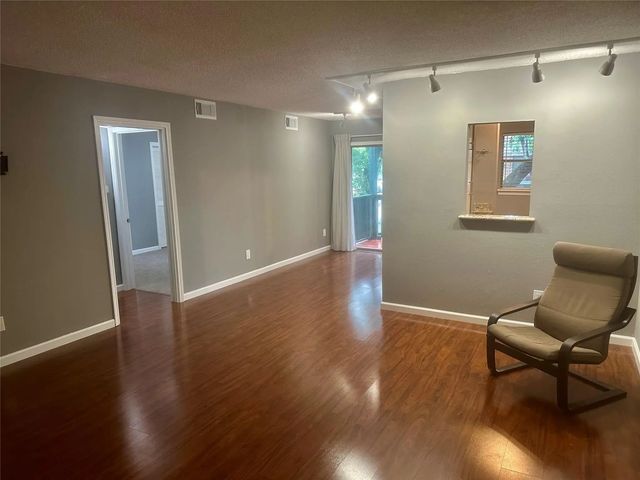 8245 Kingsbrook Road 239, Houston