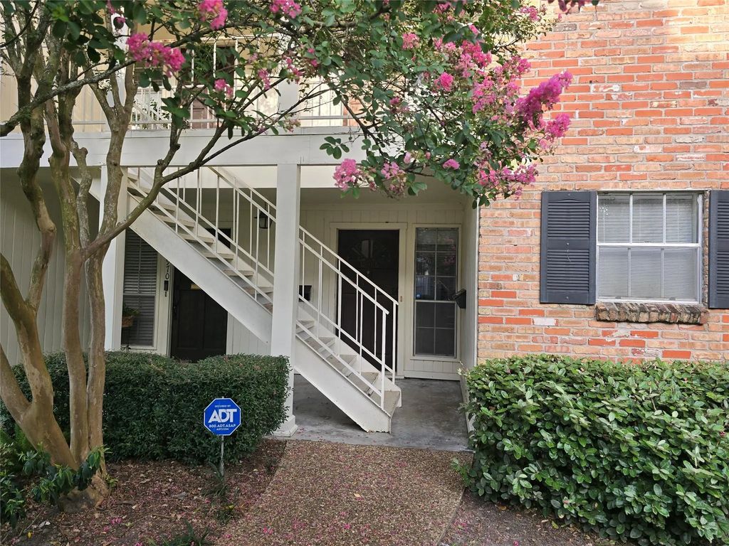 12968 Trail Hollow Drive 2968, Houston