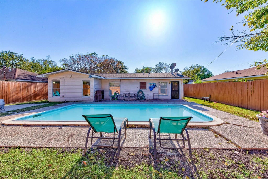 2002 Vermont Street, Baytown