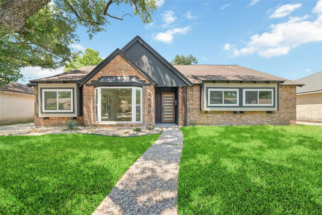 5950 Dumfries Dr, Houston