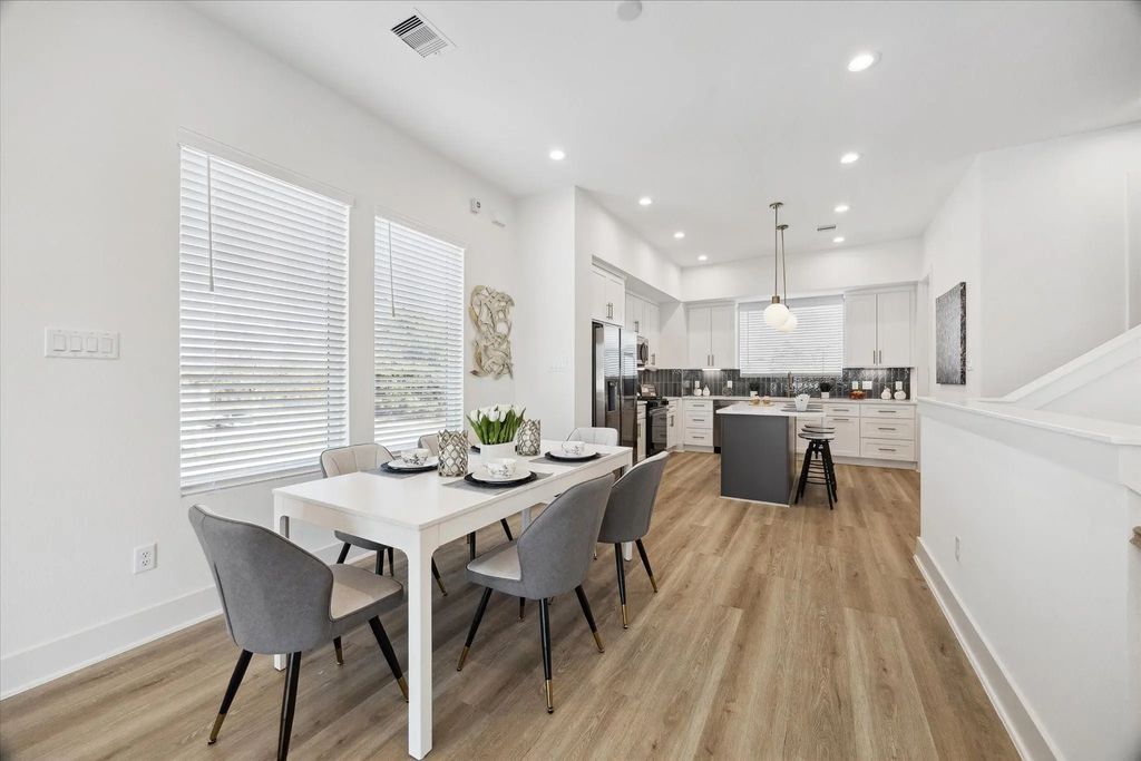5616 Camino Encantado Drive, Houston