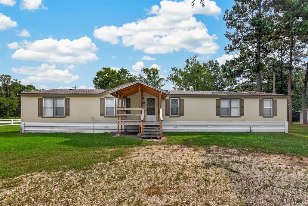 12889 Highway 105, Cleveland
