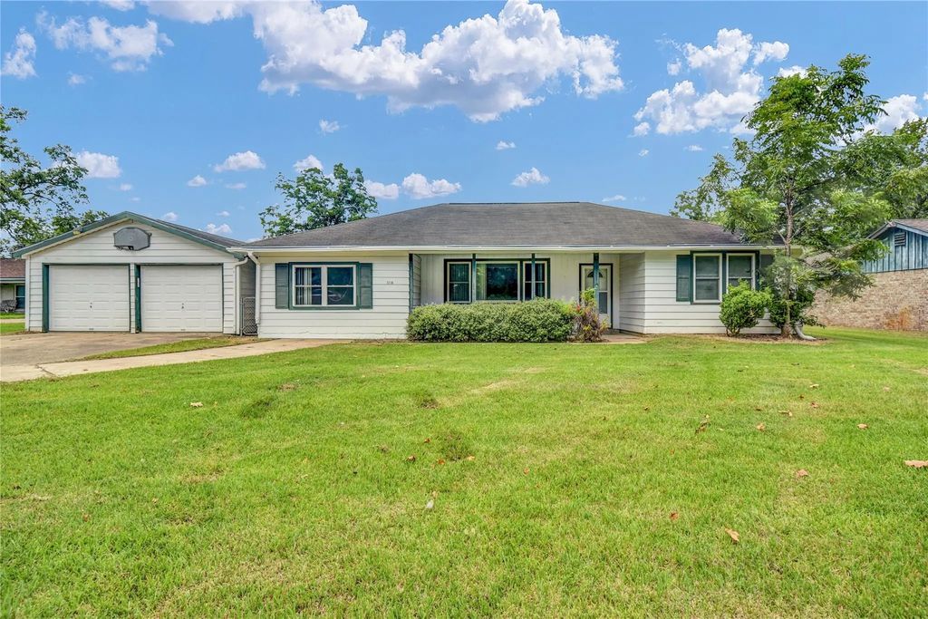 1710 Highway 332 W, Lake Jackson