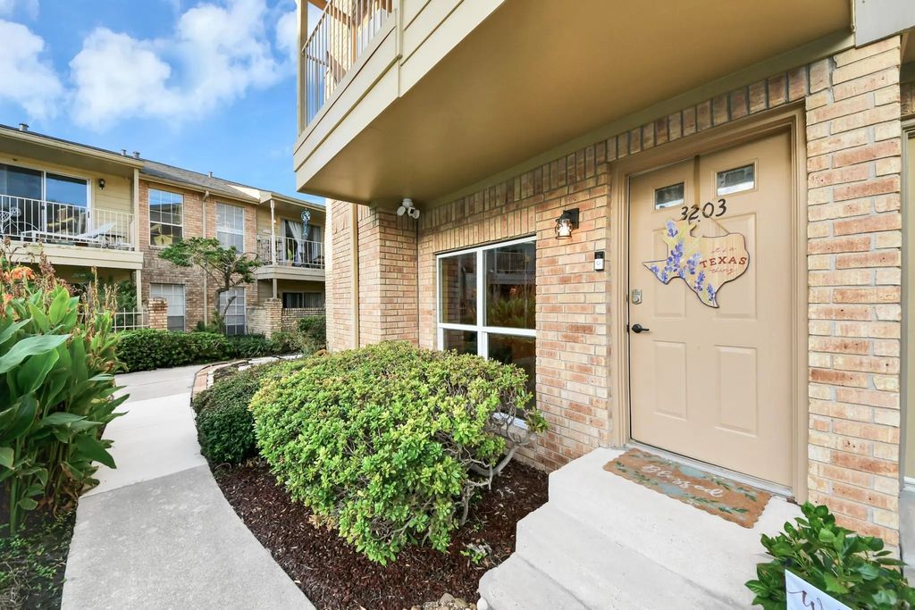 11201 Lynbrook Drive 3203, Houston