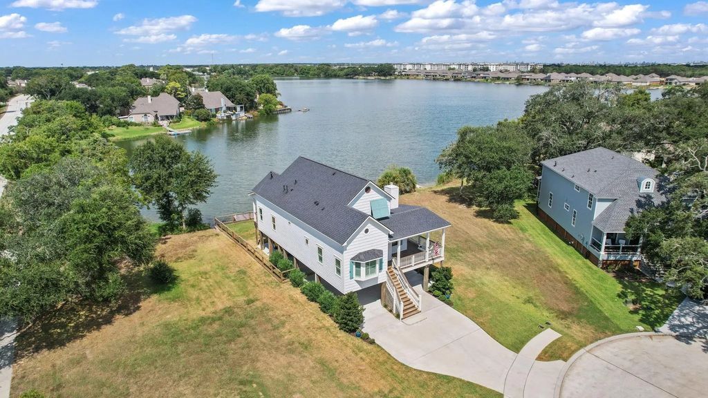 3405 Oak Alley Court, Seabrook