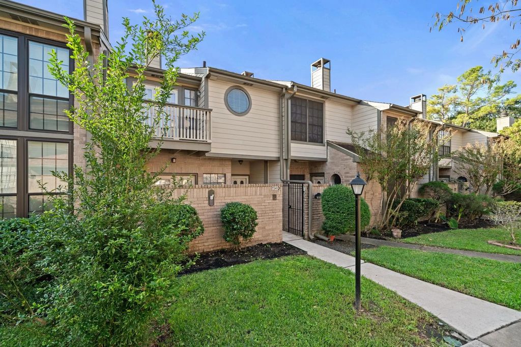 734 Country Place Drive D, Houston