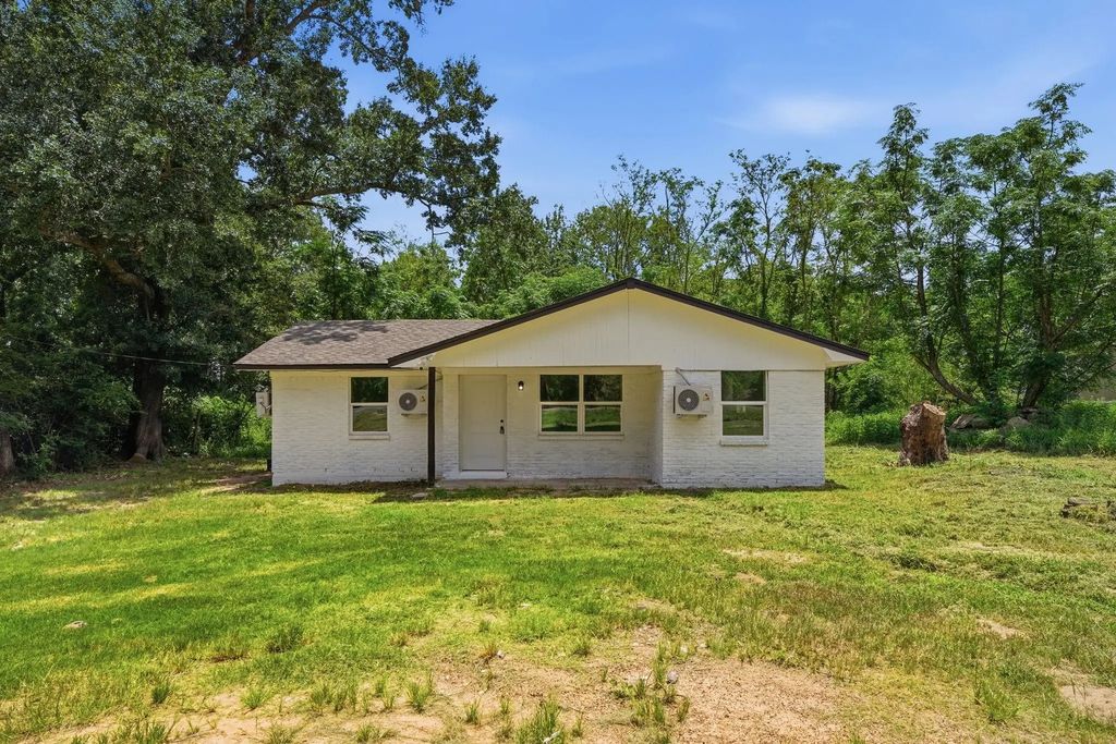 82 Fm 2693, New Waverly