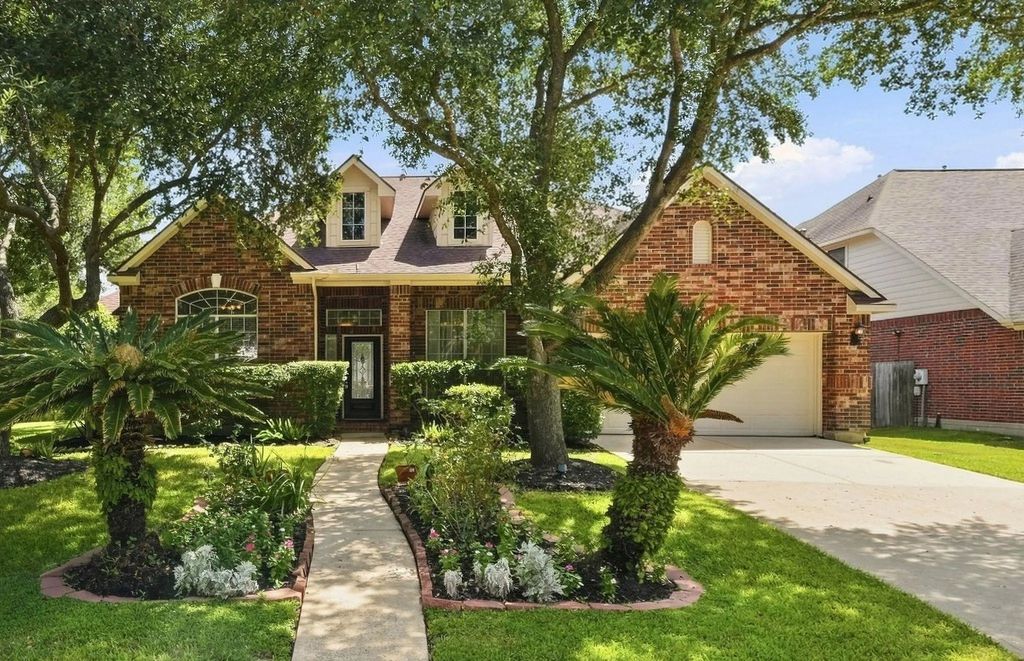 6127 Merry Pine Court, Spring