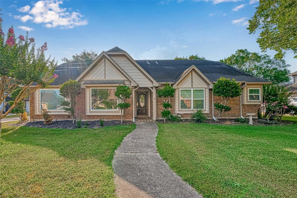 2438 Hodges Bend Circle, Sugar Land
