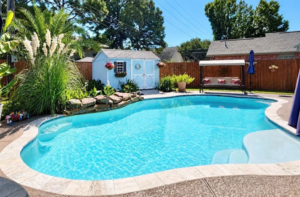 7222 Hazel Cove Drive, Houston