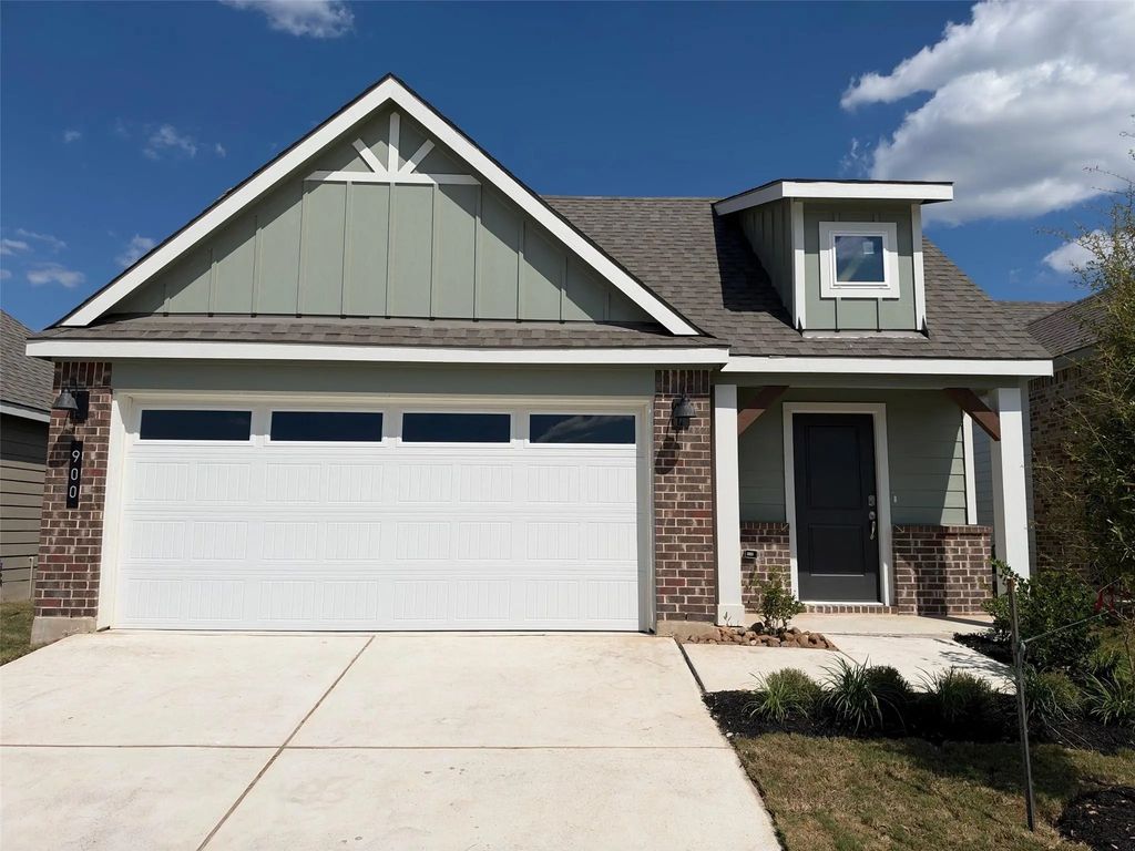 900 Lady Bird Lane, College Station