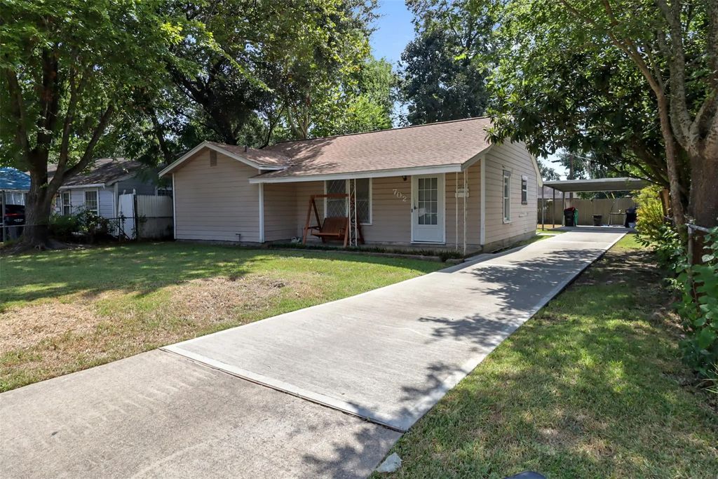 702 Parkway Street, Baytown