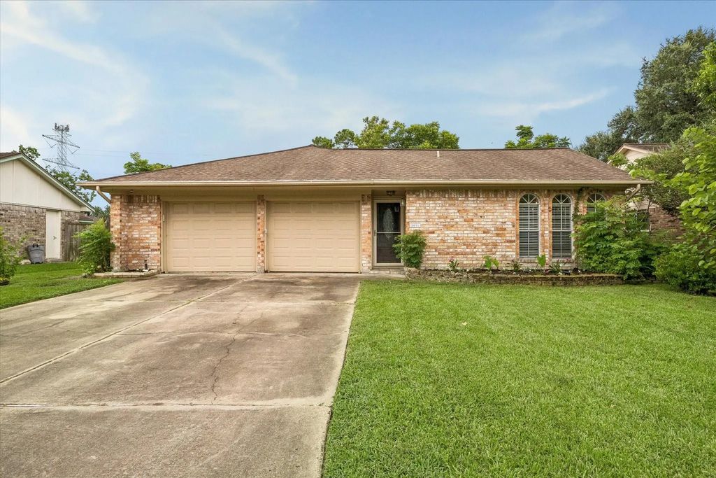 2011 Victoria Court, League City