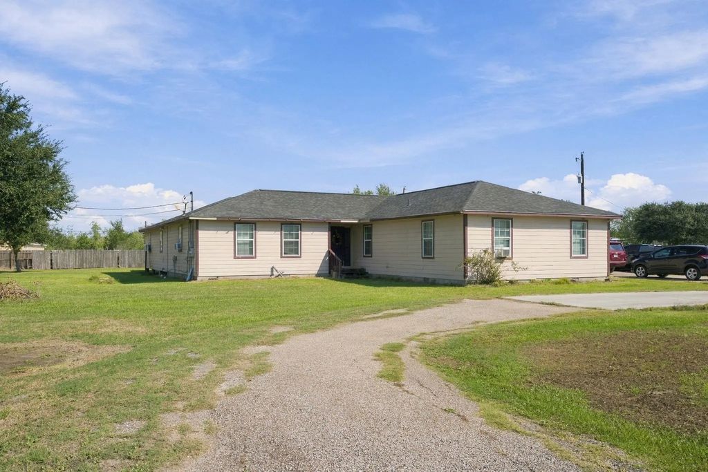 536 Agnes Street, El Campo