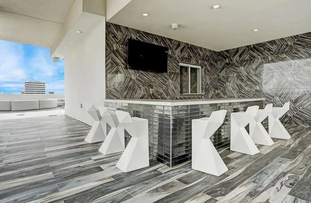 4521 San Felipe Street 1903, Houston