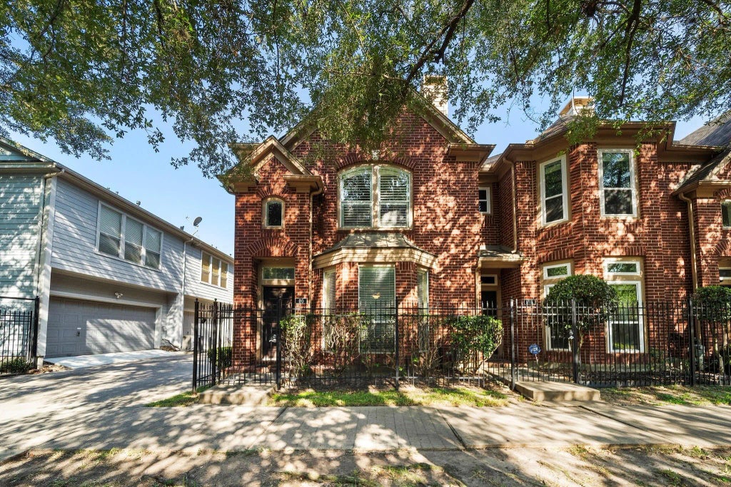 90 Mcgowen St, Houston