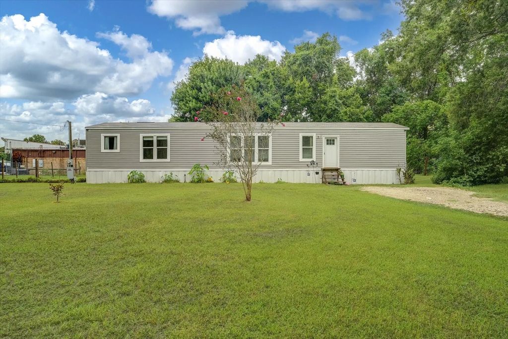 149 County Road 2356, Liberty