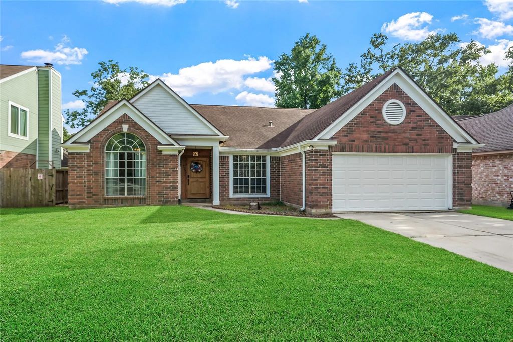 929 N Rivershire Drive, Conroe