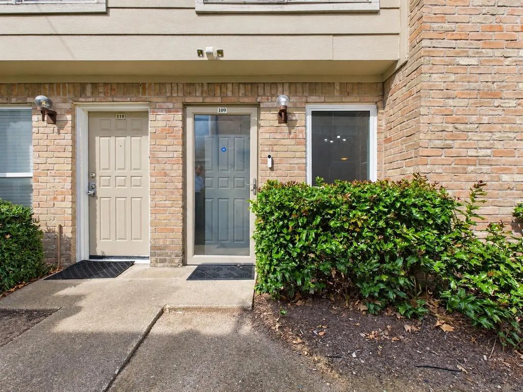 2100 Wilcrest Drive 109, Houston