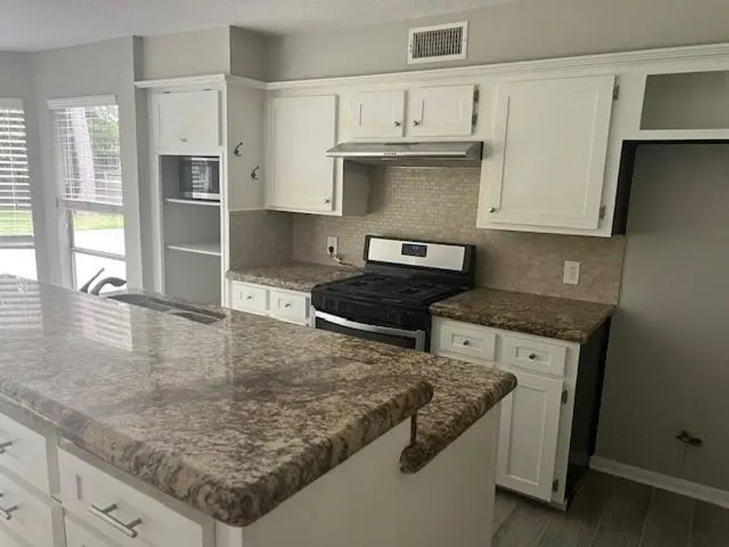 17802 Theiss Mail Route Road, Spring