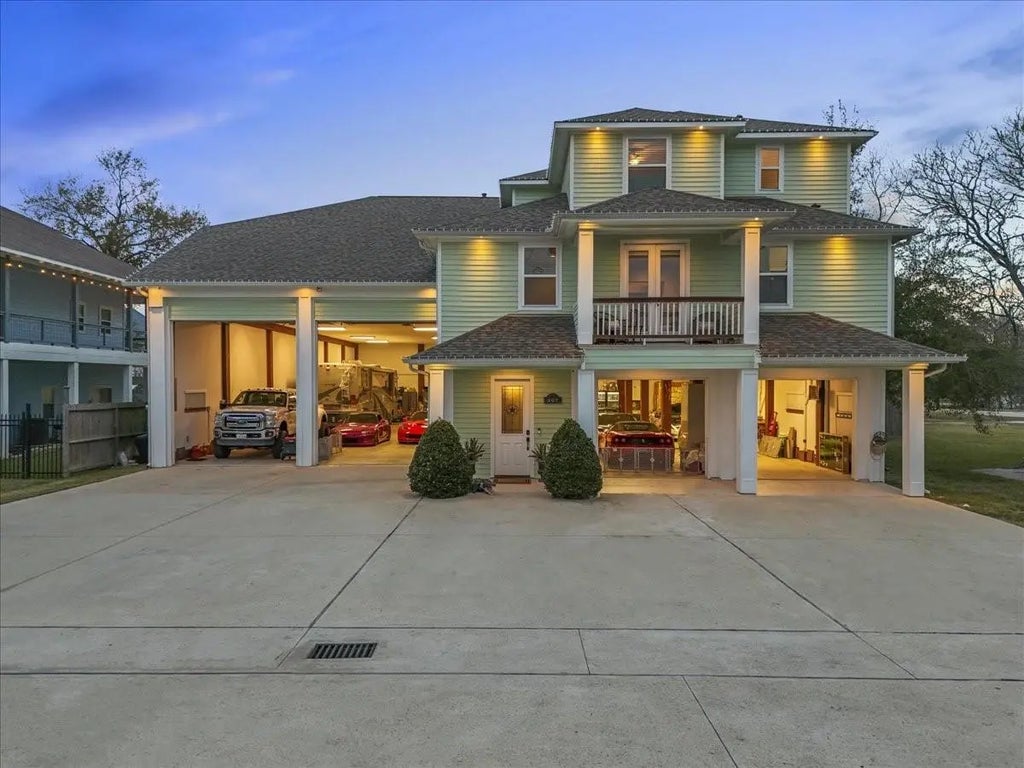 207 W 6th Street, Kemah