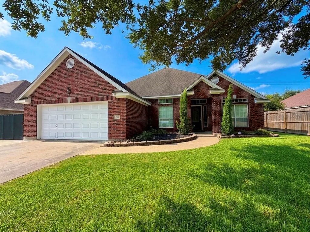 155 Indian Warrior Trail, Lake Jackson