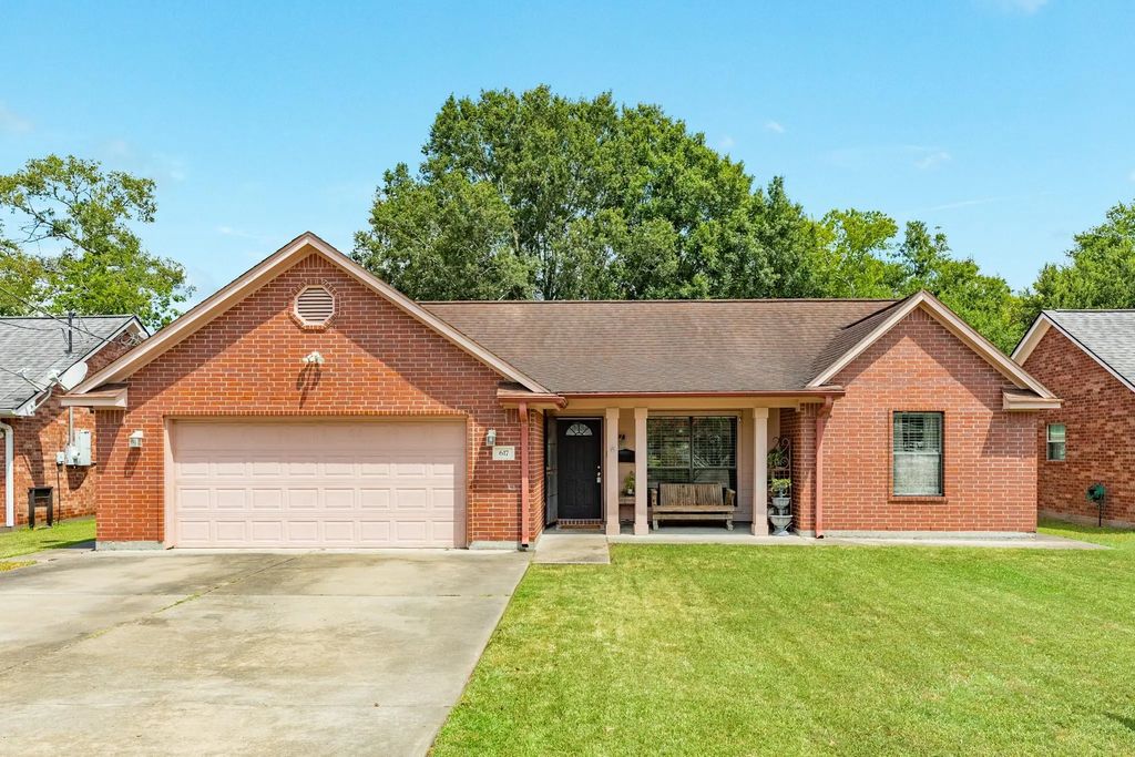 617 E Myrtle Street, Angleton