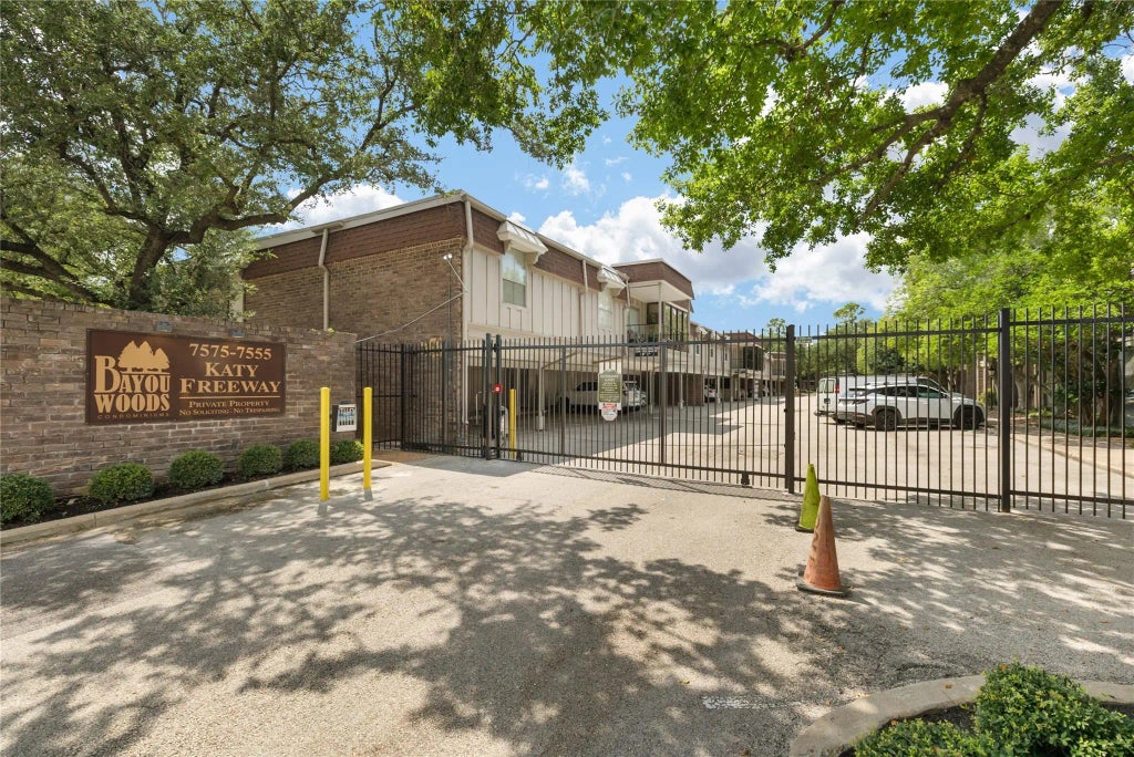 7575 Katy Freeway 112, Houston