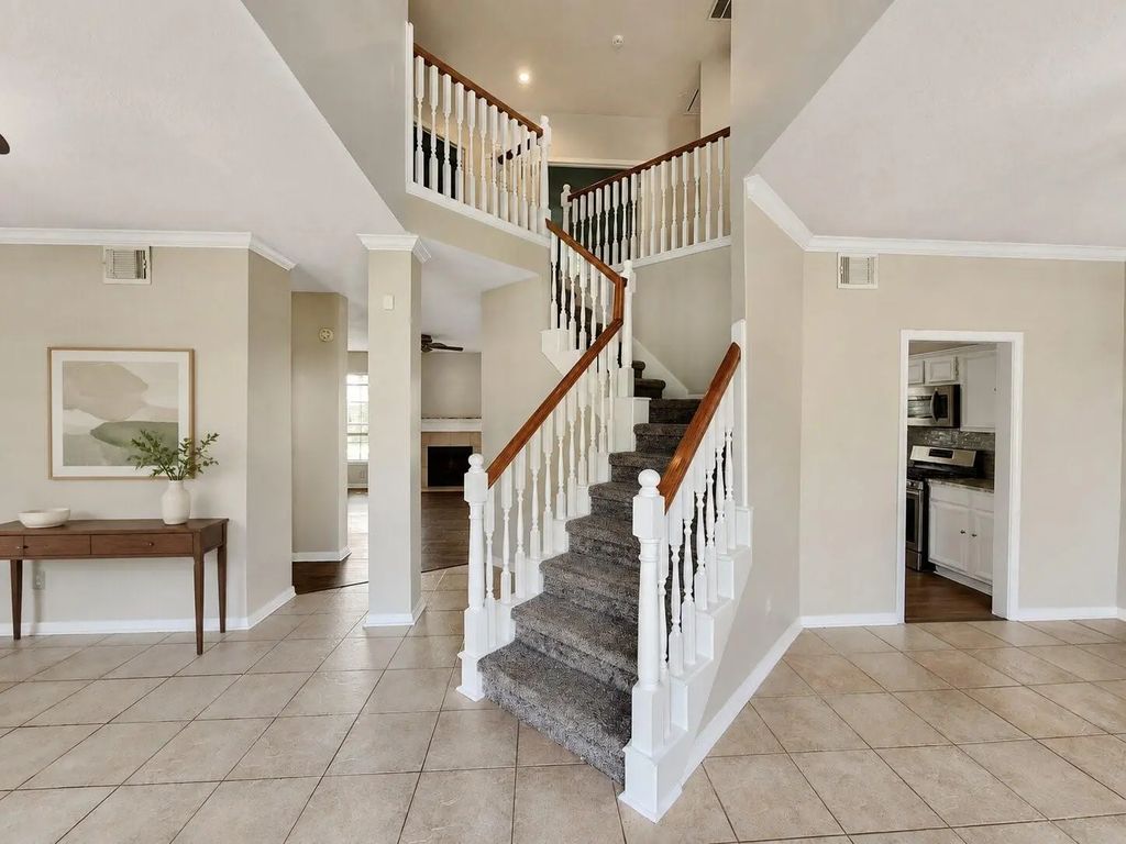 2412 N Mission Circle, Friendswood