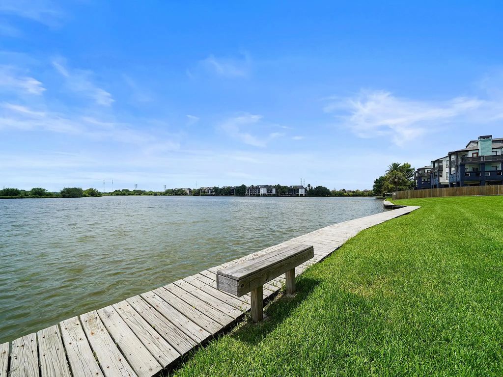 18800 Egret Bay Boulevard 207, Webster