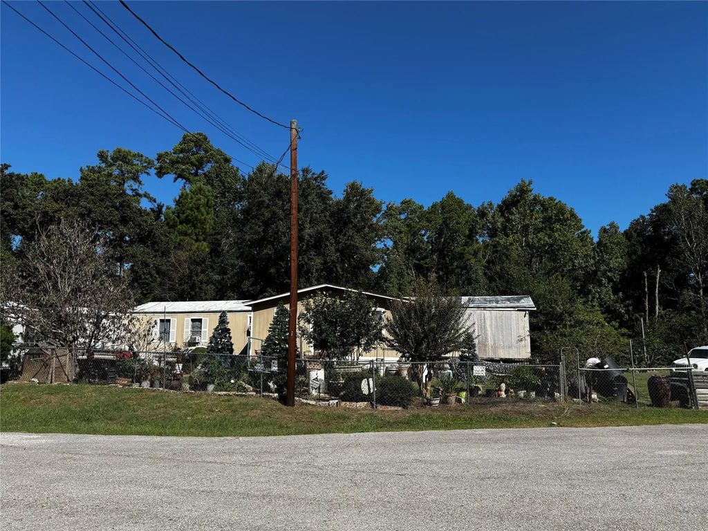 5210 Hobart Street, Spring