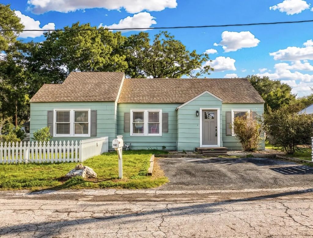 408 N Hunt Street, Bellville