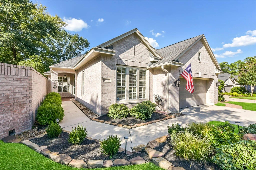 22 E Sienna Place, The Woodlands
