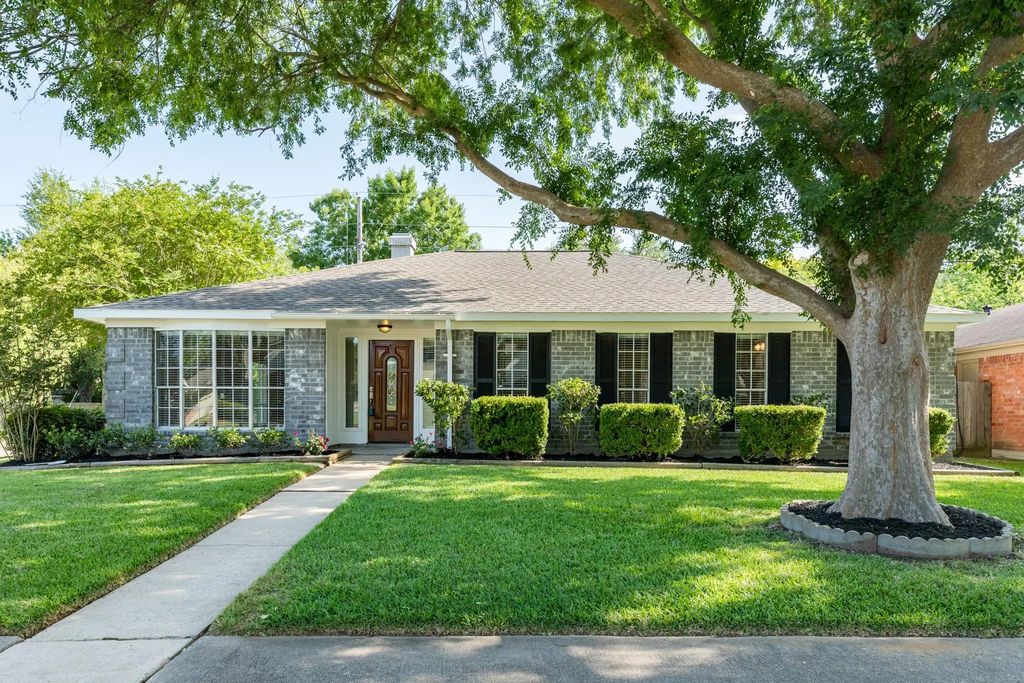 3042 Pecan Point Drive, Sugar Land