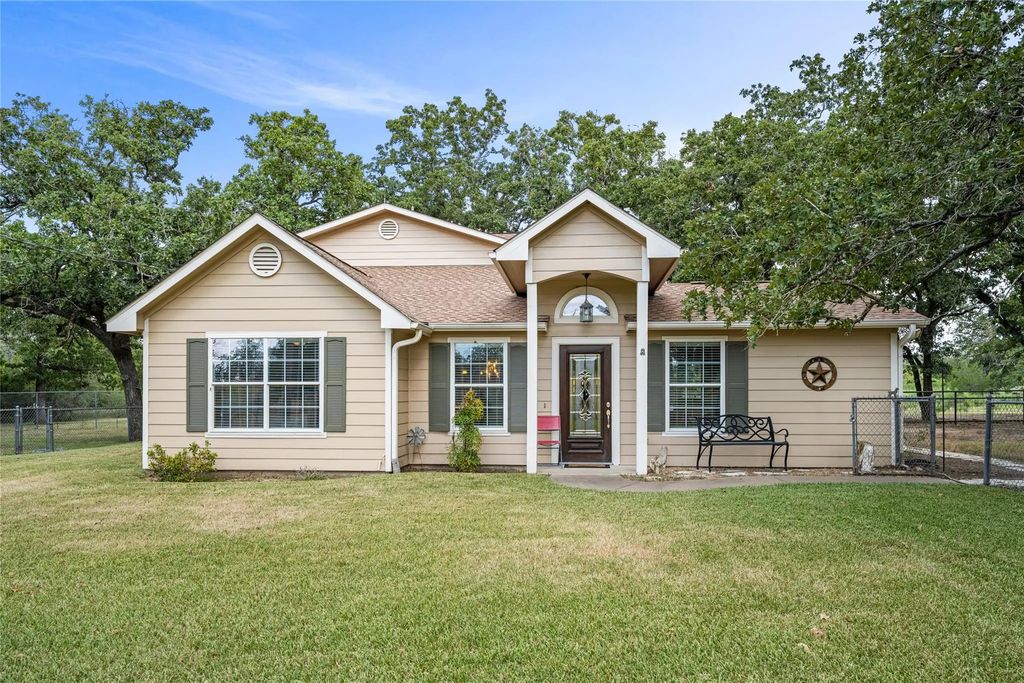 7135 Brown Road, Flatonia