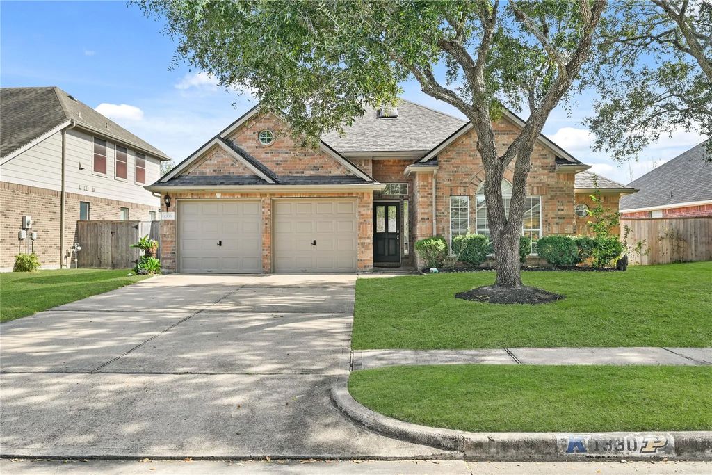 1330 Leigh Gardens Drive, Sugar Land