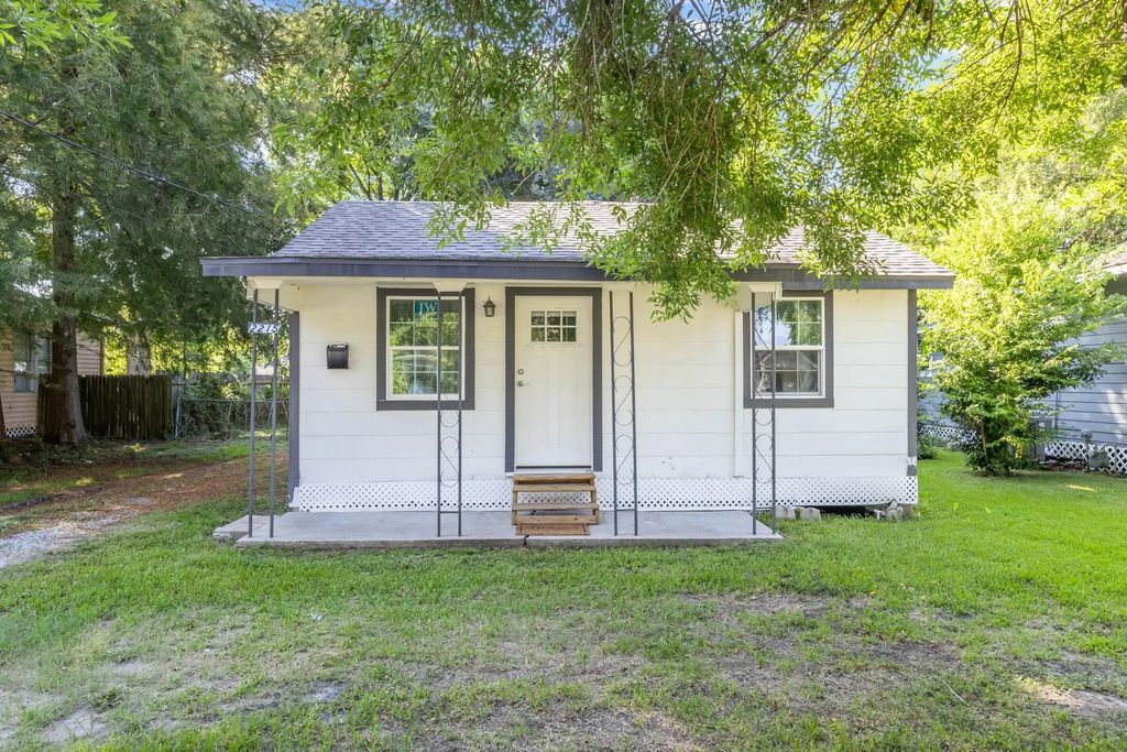 2215 Avenue B, Nederland