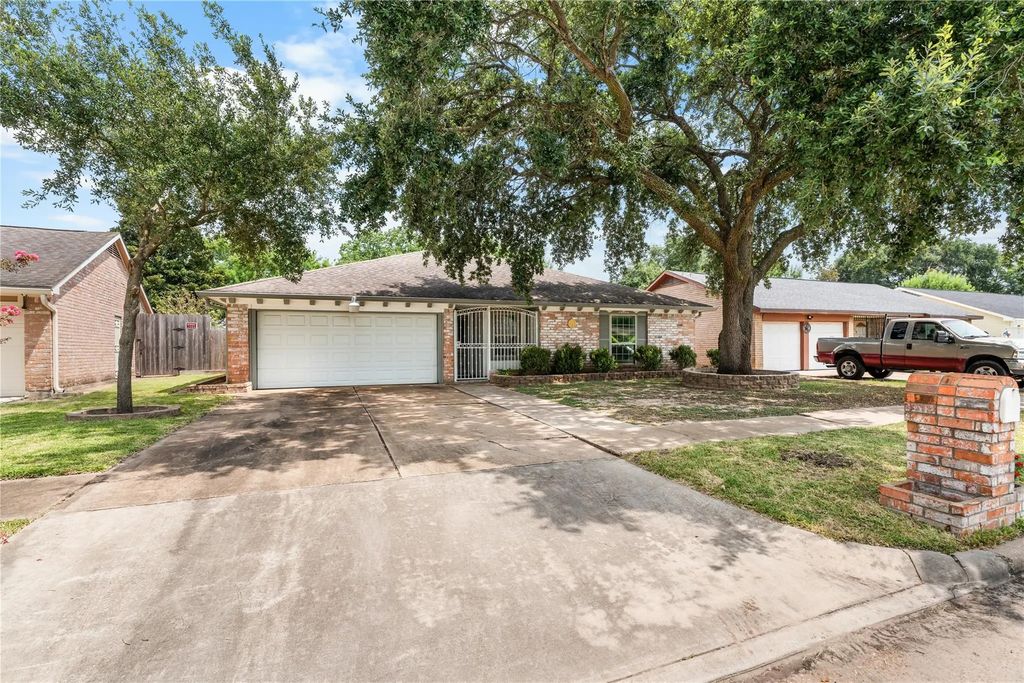 11310 Gladefield Drive, Houston