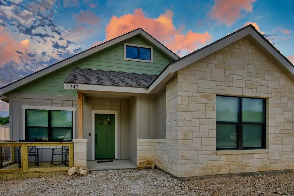 1247 Green Hill Drive, Canyon Lake
