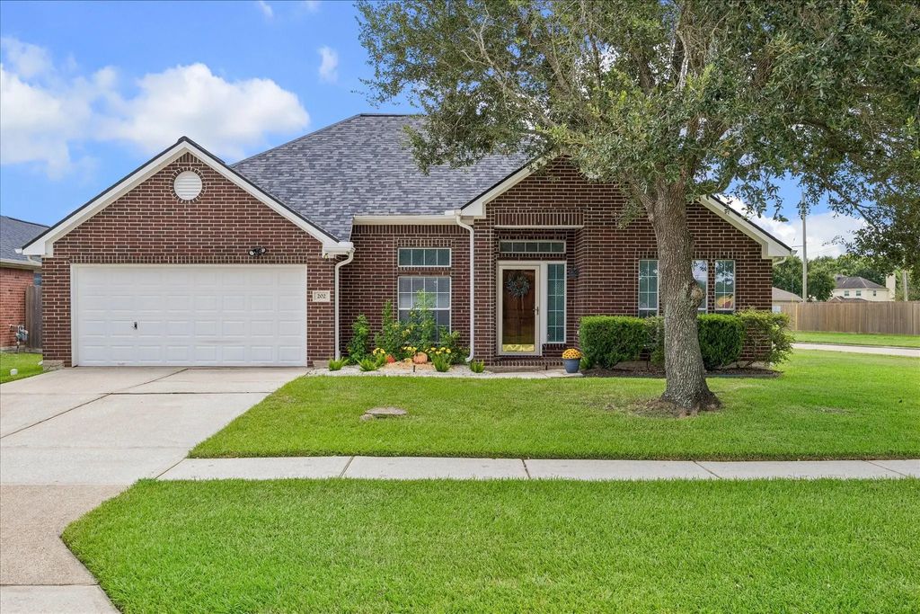 202 Meadowhill Lane, League City