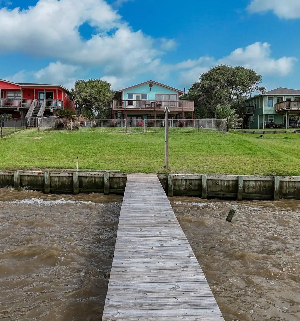 2116 W Bayshore Drive, Palacios