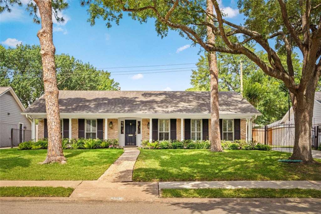 706 Walnut Bend Lane, Houston