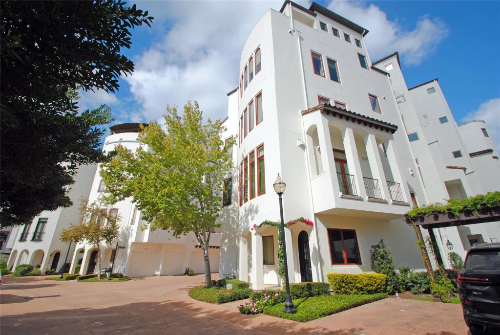 302 Calle Sevilla Place, Houston