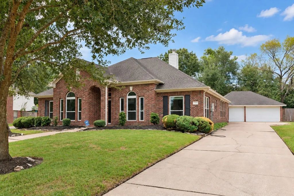 304 Melodywood Drive, Friendswood