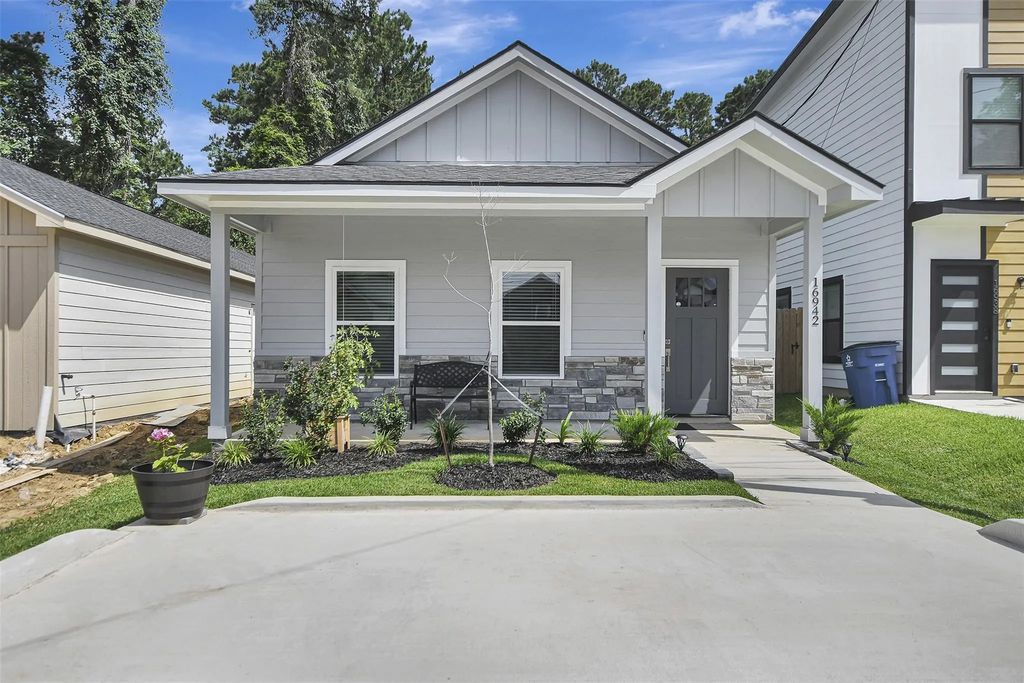 16942 Balmoral, Montgomery