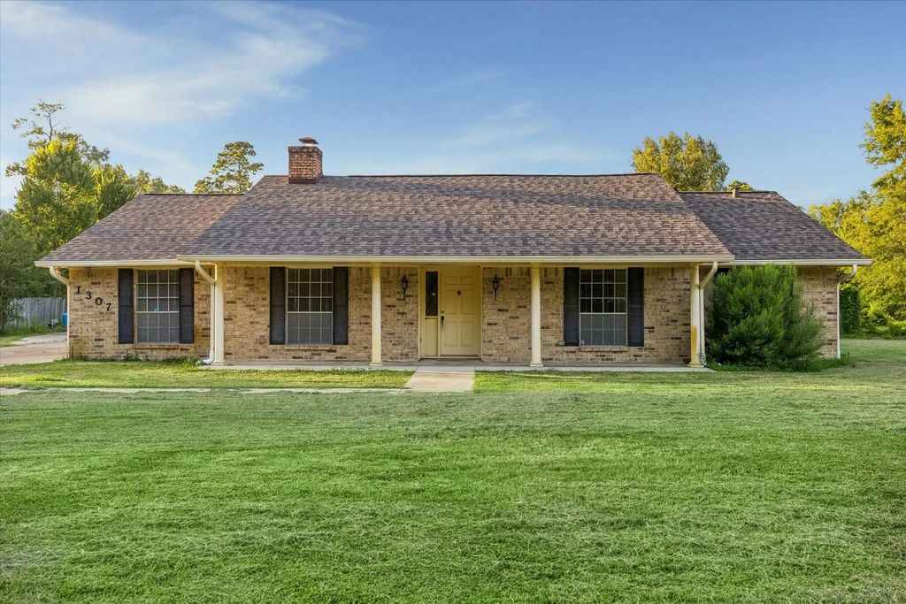 1307 Southern Hills Road, Kingwood