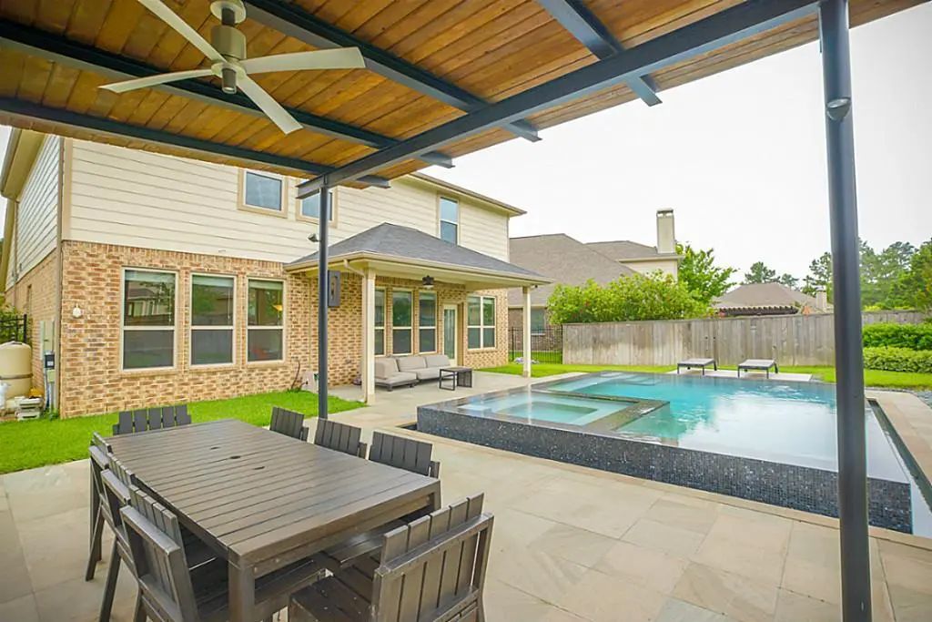 63 W Deer River Circle, The Woodlands